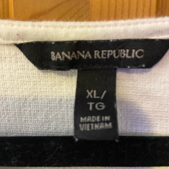 Elegant White Floral Embellished Women's Top - Picture 2 of 3